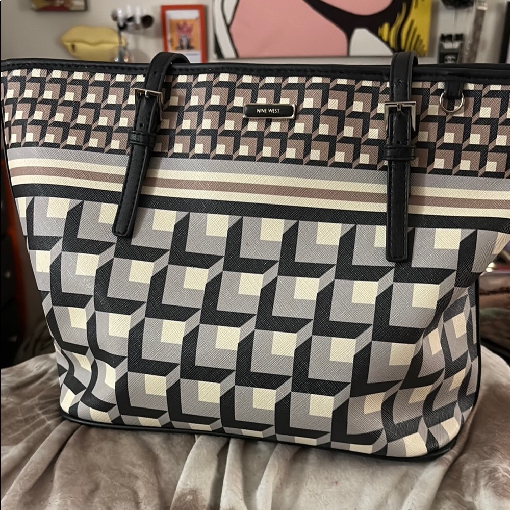 Vintage Nine West Black and White Geometric Tote 🖤